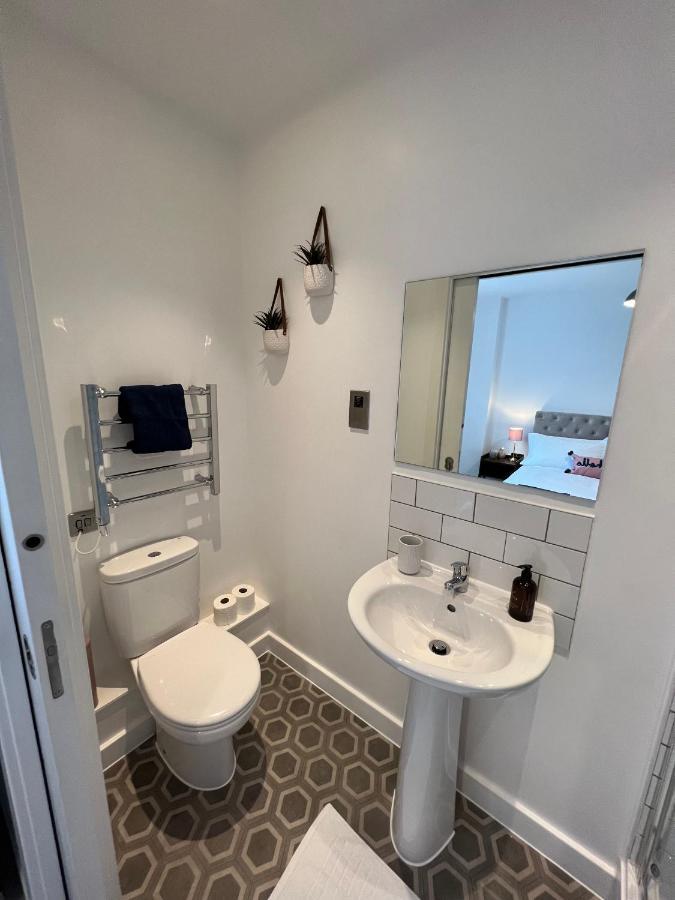 Modern 2 Bedroom Apt Sleeps 6 - Near Gloucester Exteriér fotografie