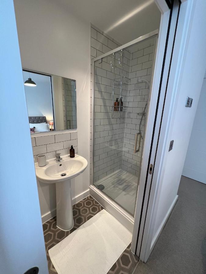 Modern 2 Bedroom Apt Sleeps 6 - Near Gloucester Exteriér fotografie